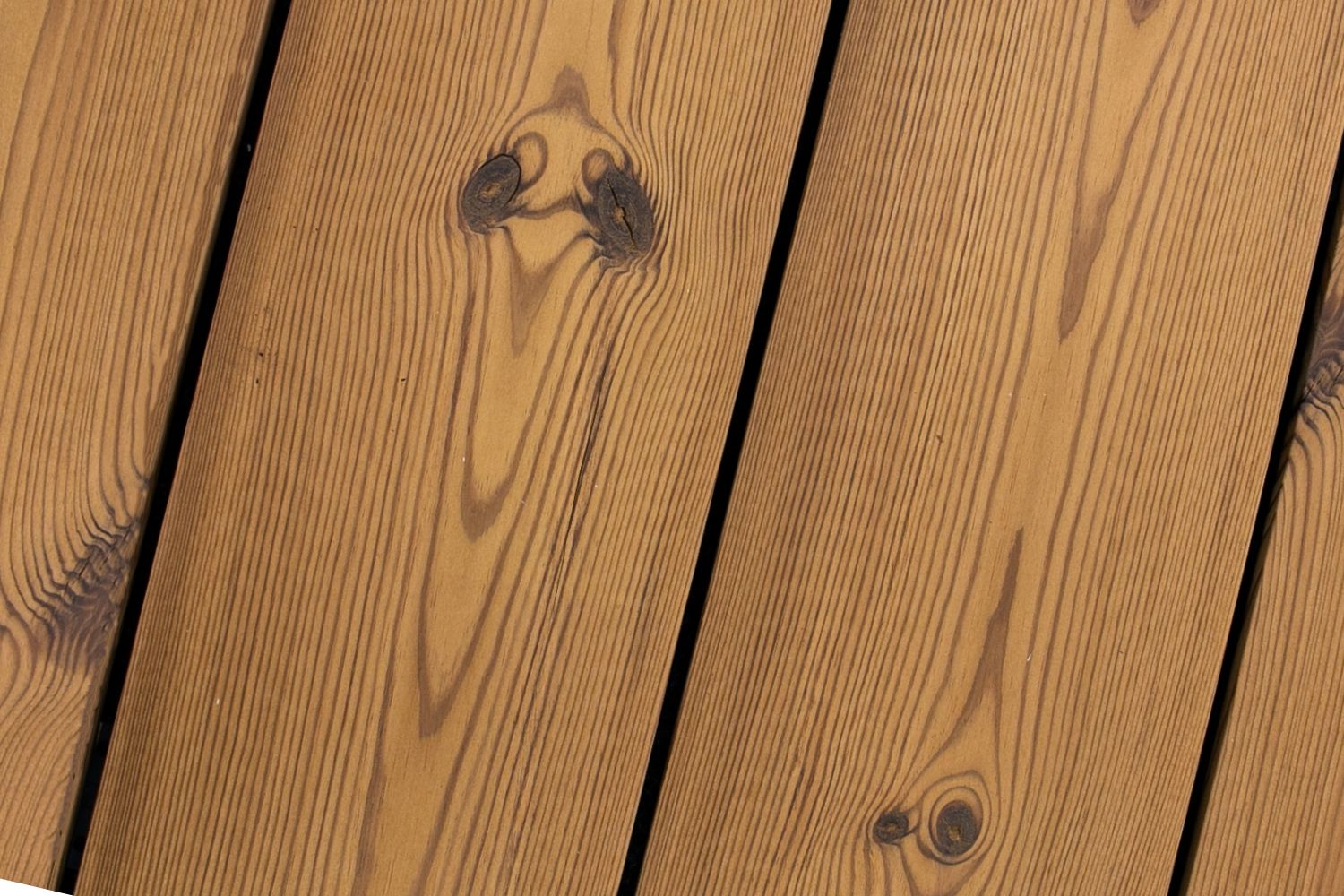 Holzterrasse aus thermisch modifiziertem Holz