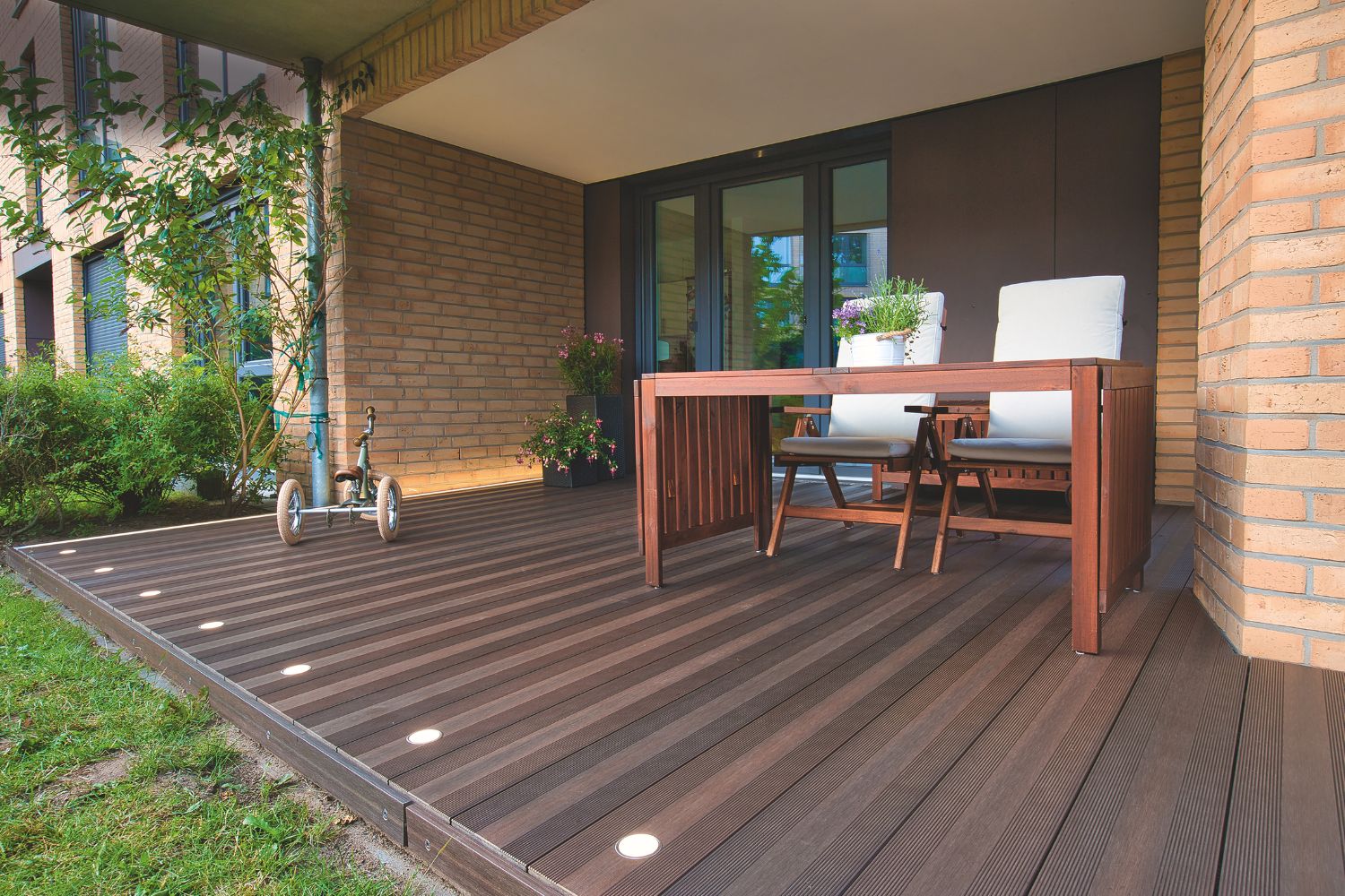 Braune WPC Terrasse von megawood