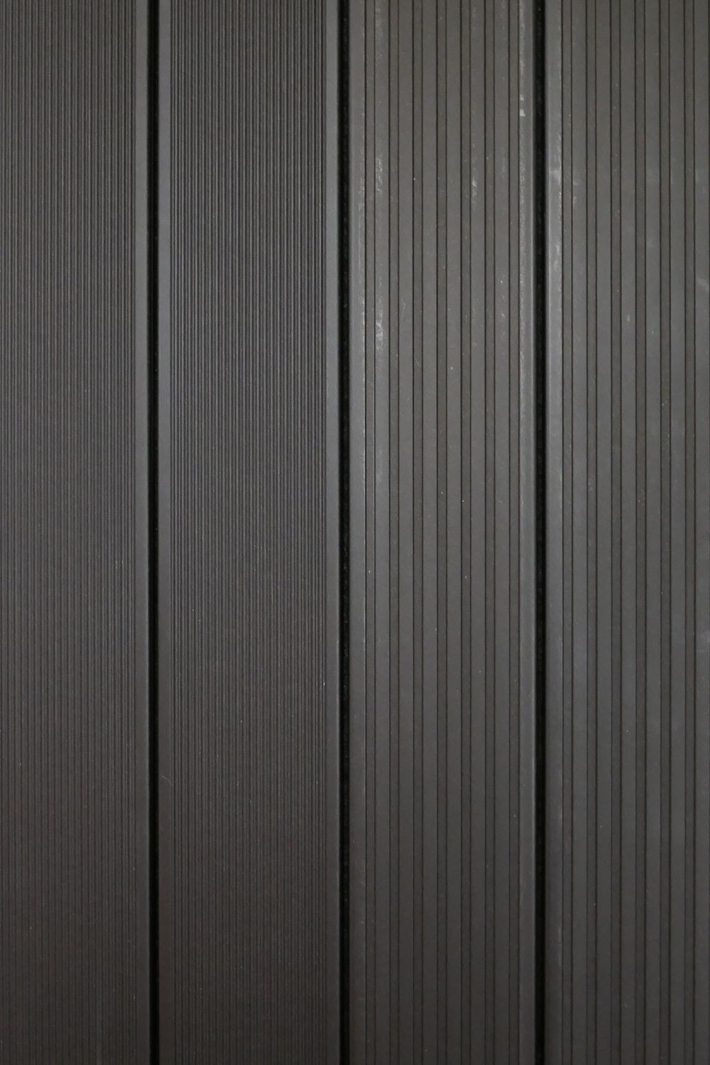 GCC Terrassendiele in dunkelgrau