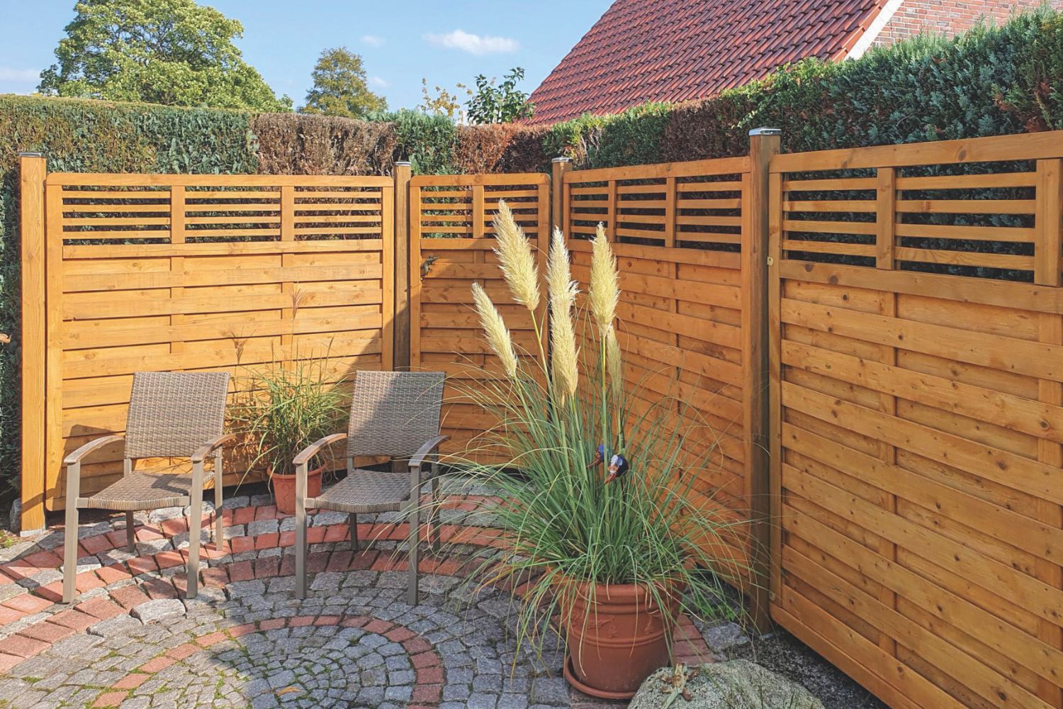 Rankzaun und Dichtzaun aus KDI im Garten