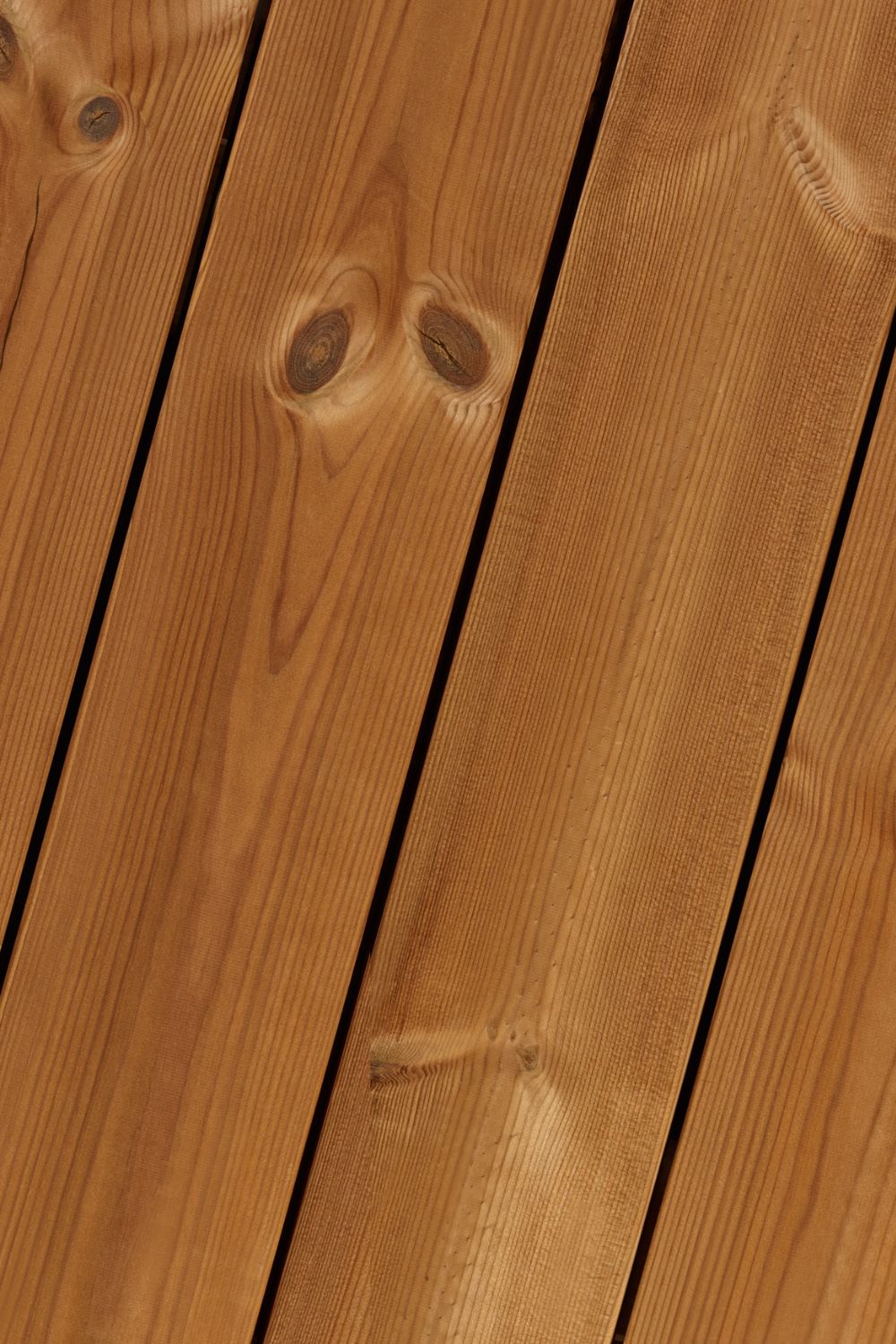 Verlegungsbeispiel von Terrassendiele aus thermisch modifizierte Kiefer